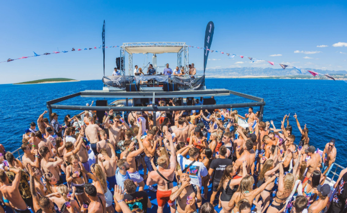 boat party budapest