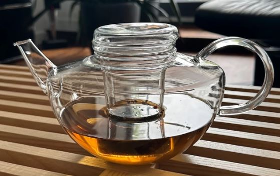 kettle with glass